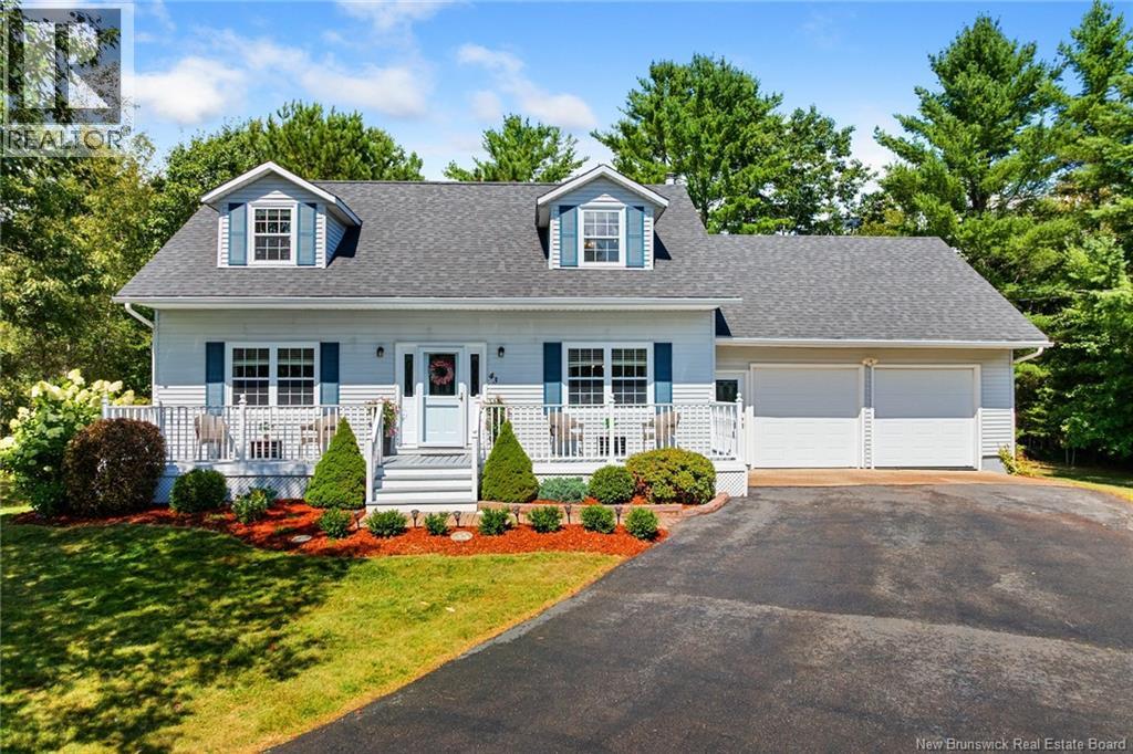 43 Emerald St, Fredericton, NB E3G 7V3