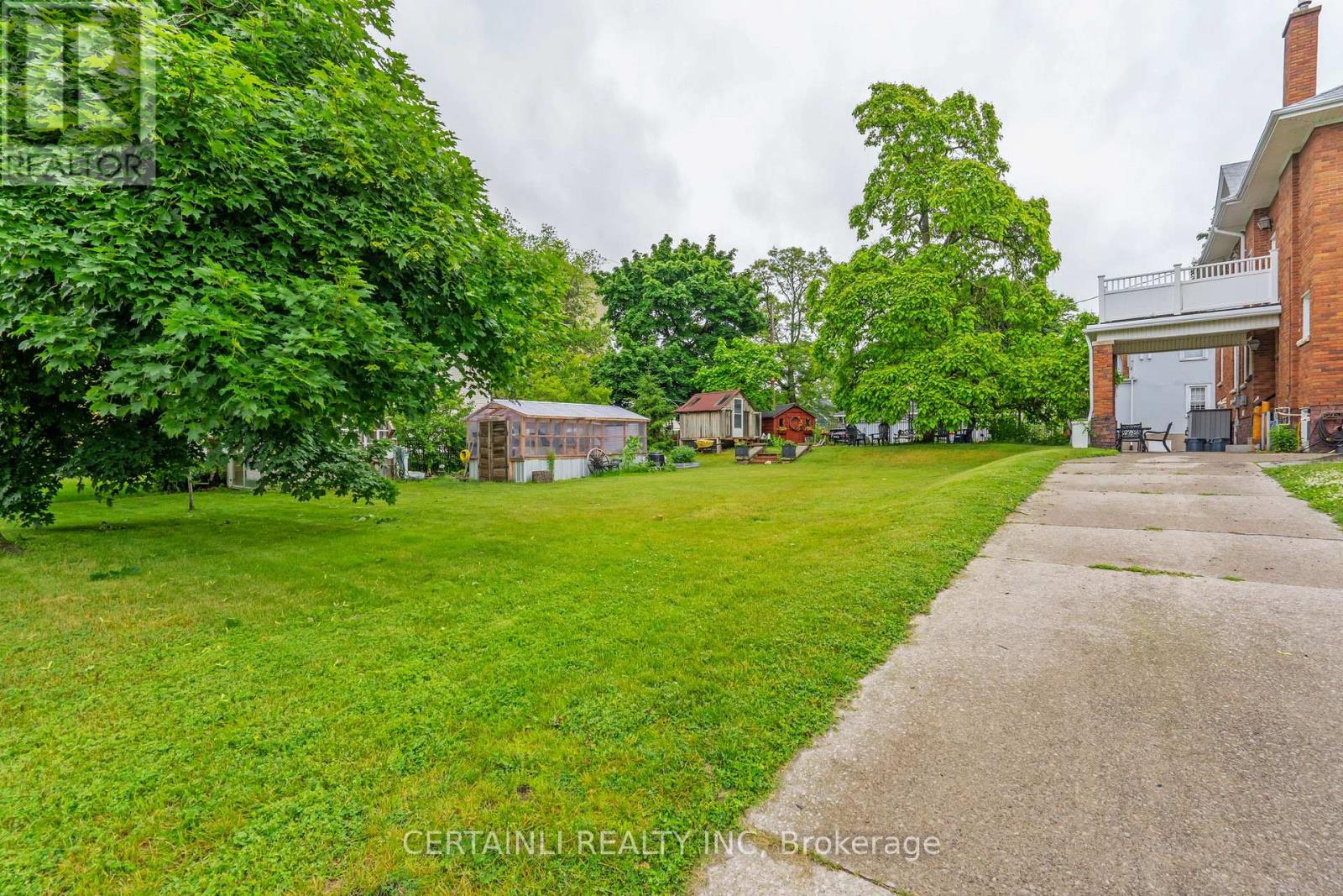 218 London Rd, Sarnia, ON N7T 4V5