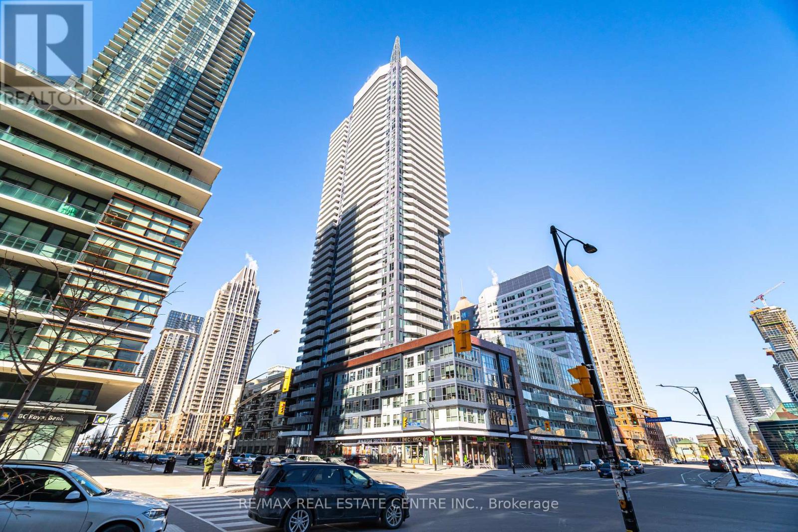 4302 4065 Confederation Pkwy, Mississauga, ON L5B 0L4