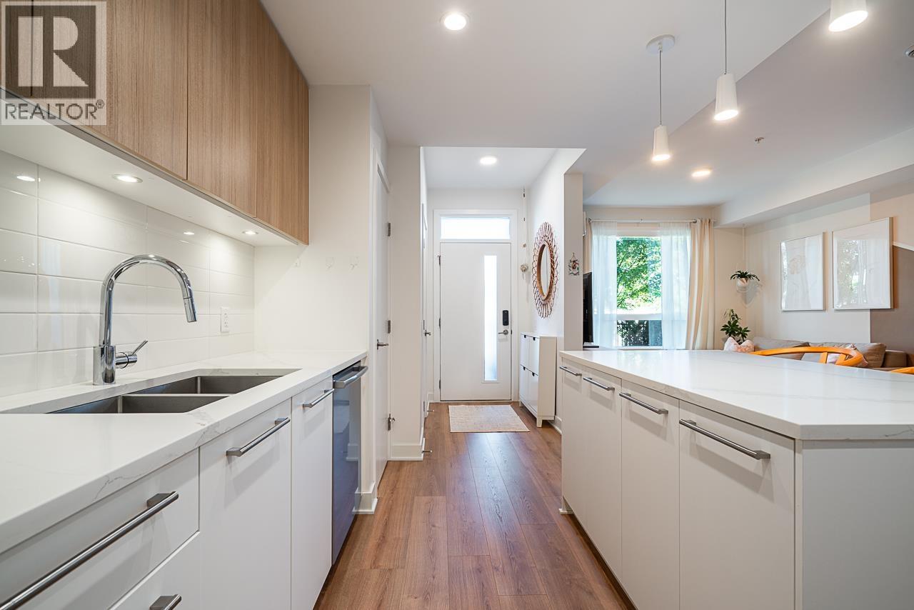 2035 Glenaire Drive Unit 103, North Vancouver, BC V7P 1Y2