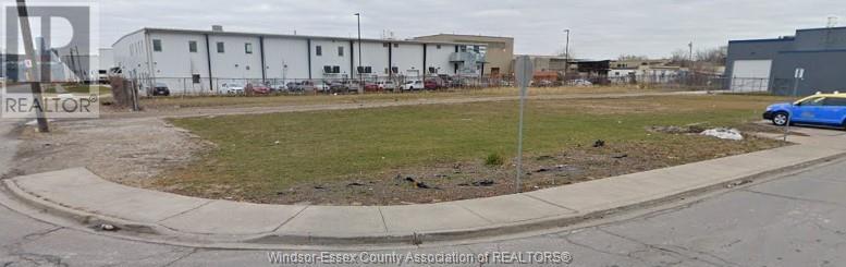 444 Hanna St E, Windsor, ON N8X 2N4