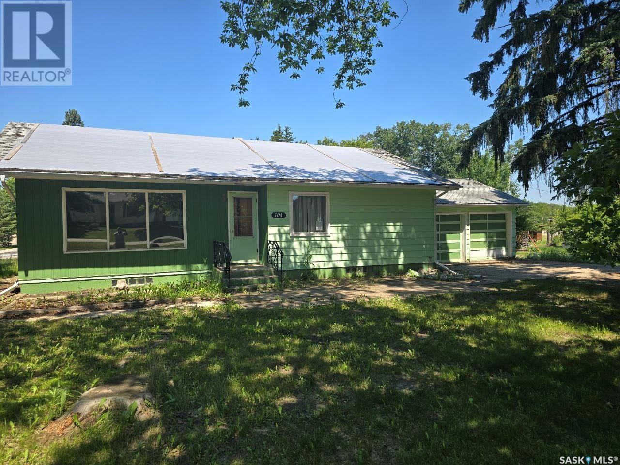 104 Regional Park Rd, Middle Lake, SK S0K 0J9