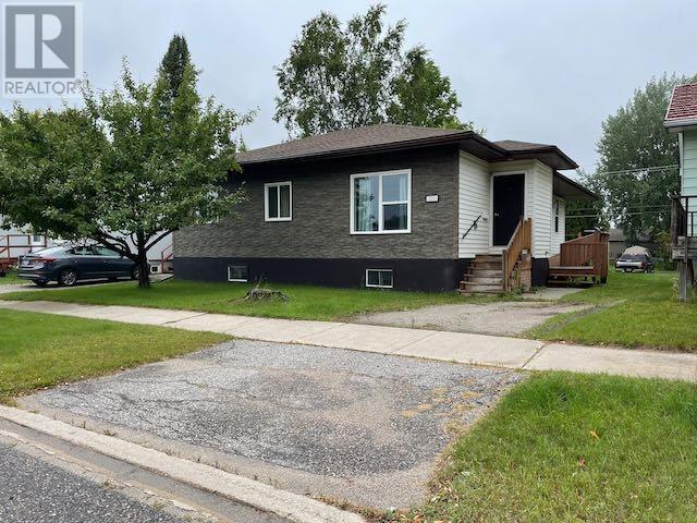 211 St Charles St, Dryden, ON P8N 1L9