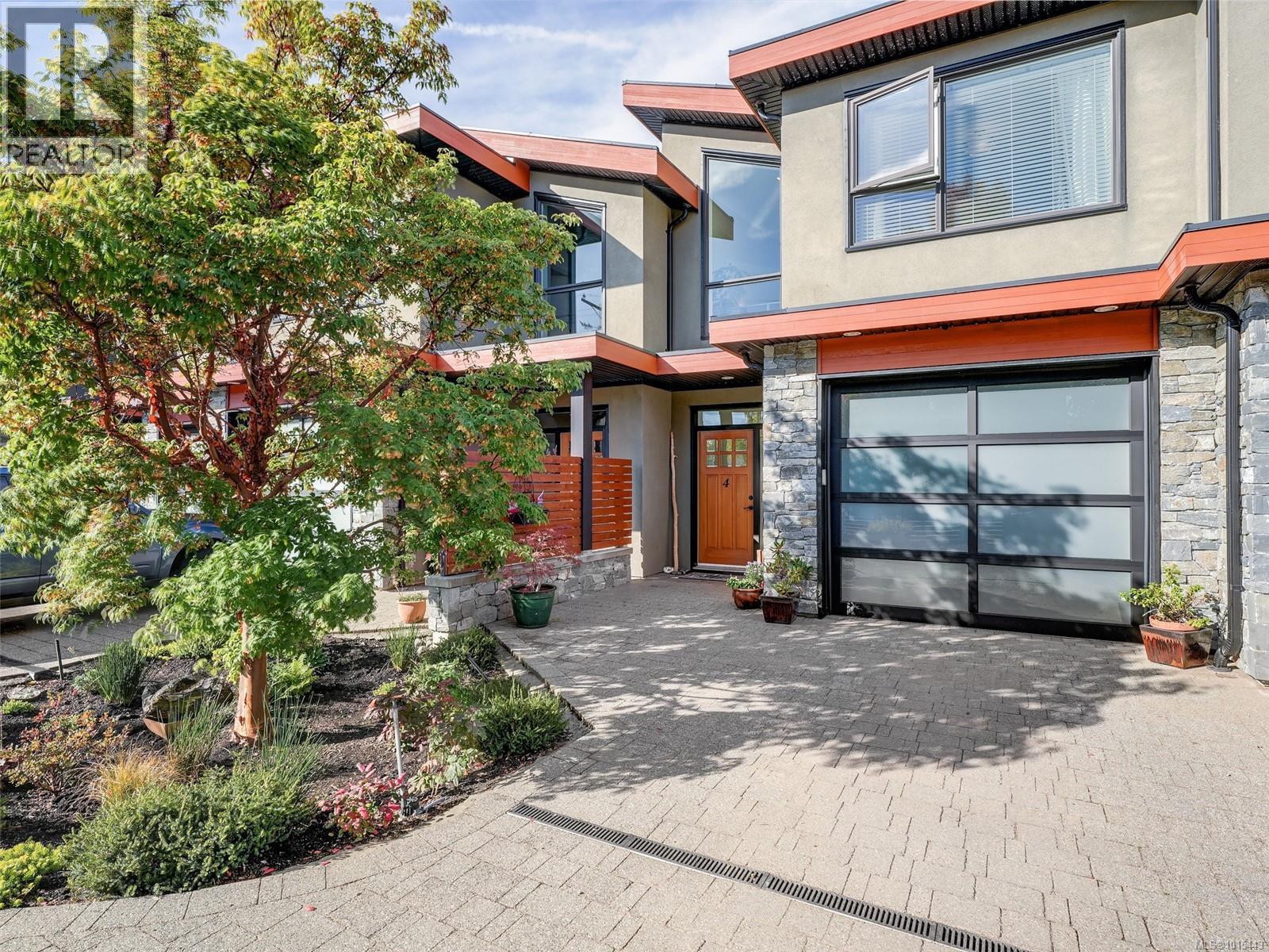 2350 Henry Ave Unit 4 Ave, Sidney, BC V8L 2B5