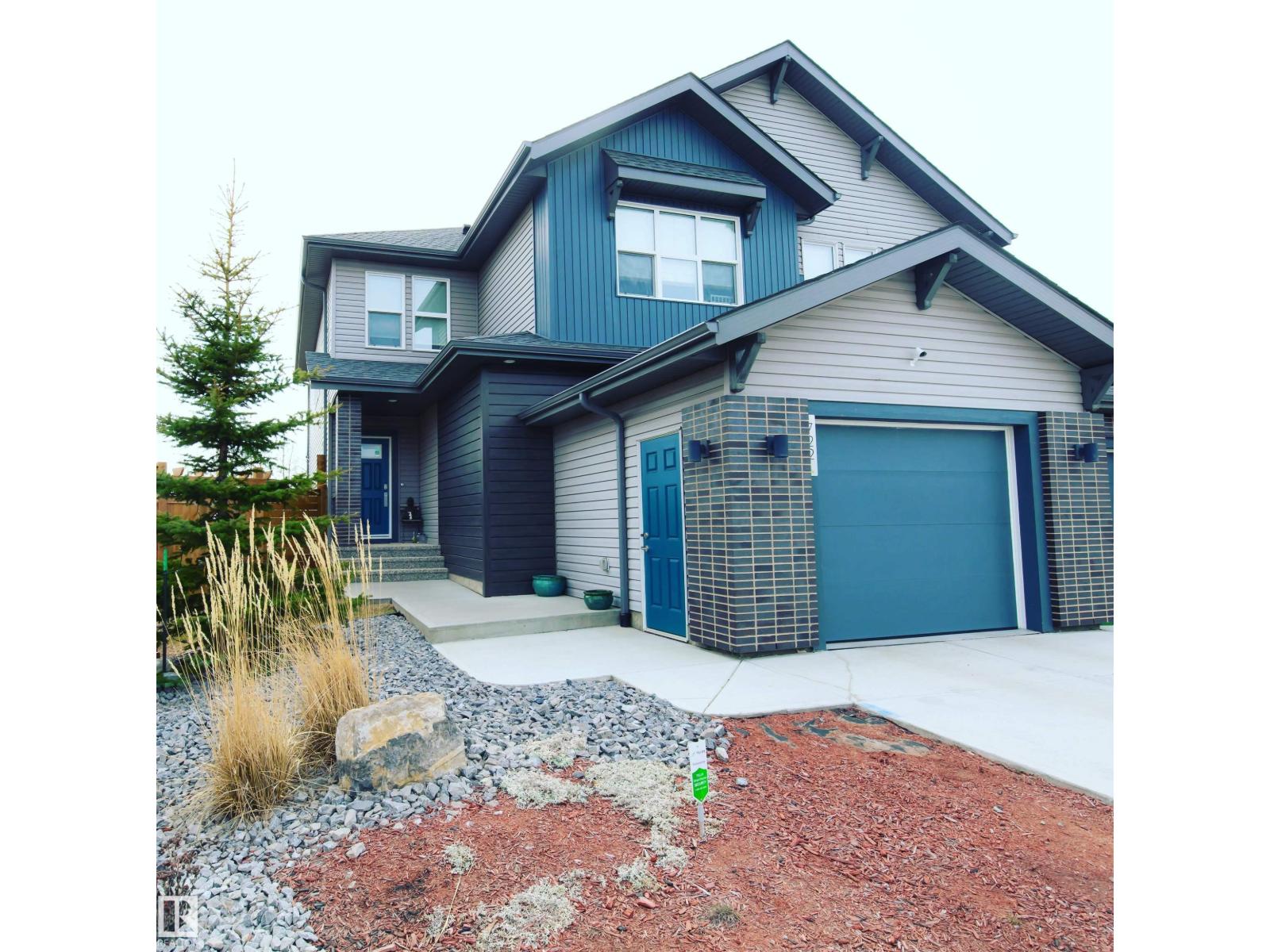 722 Charlesworth Way SW, Edmonton, AB T6X 2E9