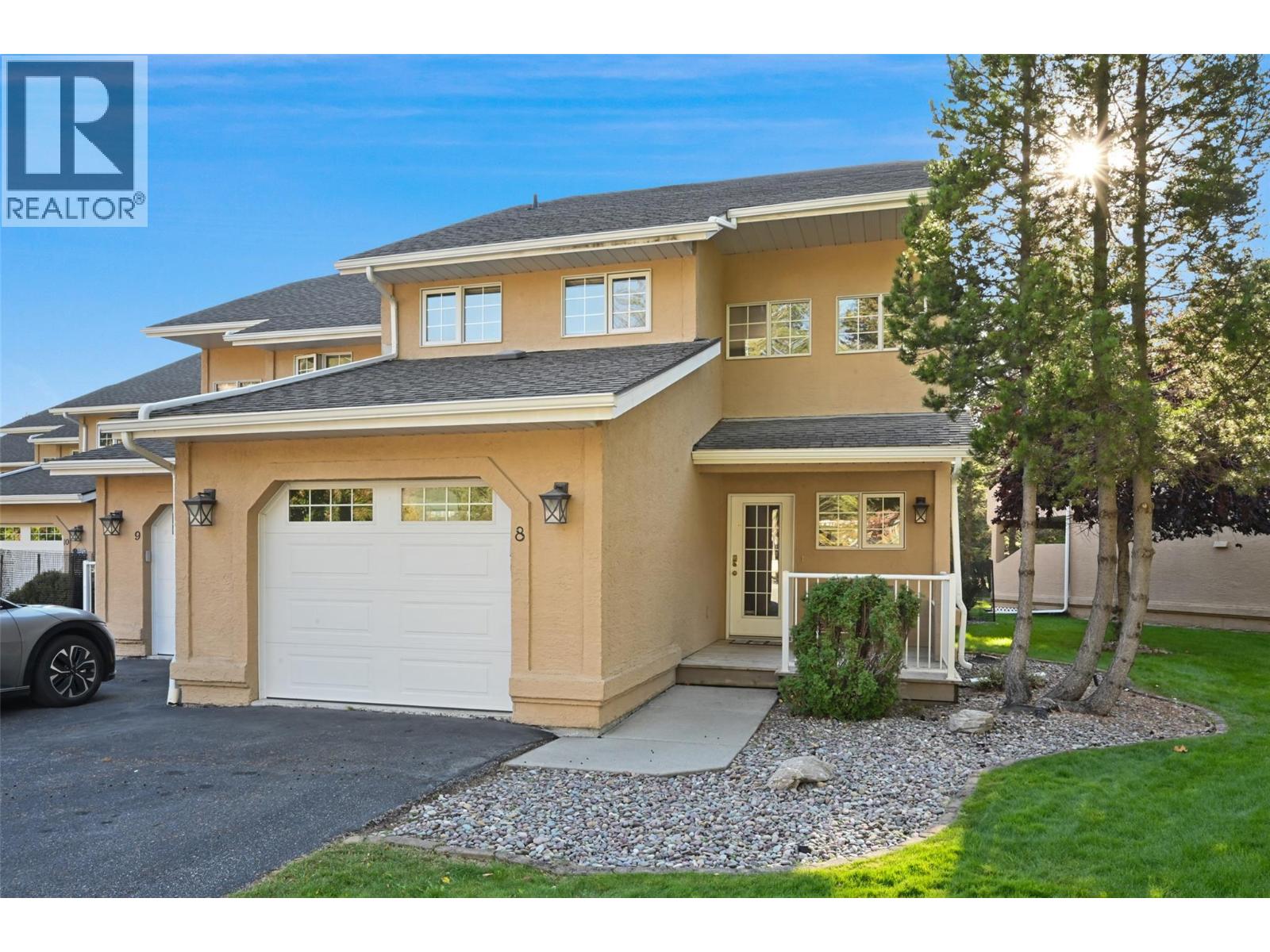 7595 Pioneer Avenue Unit 8, Radium Hot Springs, BC V0A 1M0