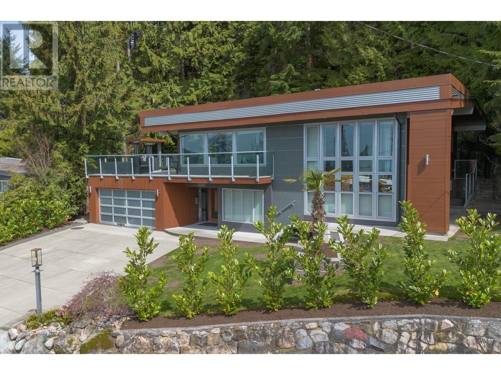 568 Palisade Dr, North Vancouver, BC V7R 2J1