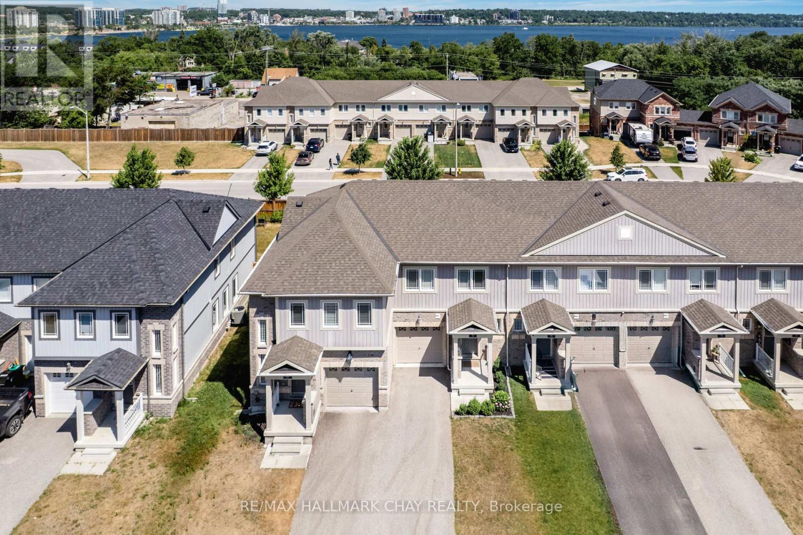 82 Franks Way, Barrie, ON L4N 3J1