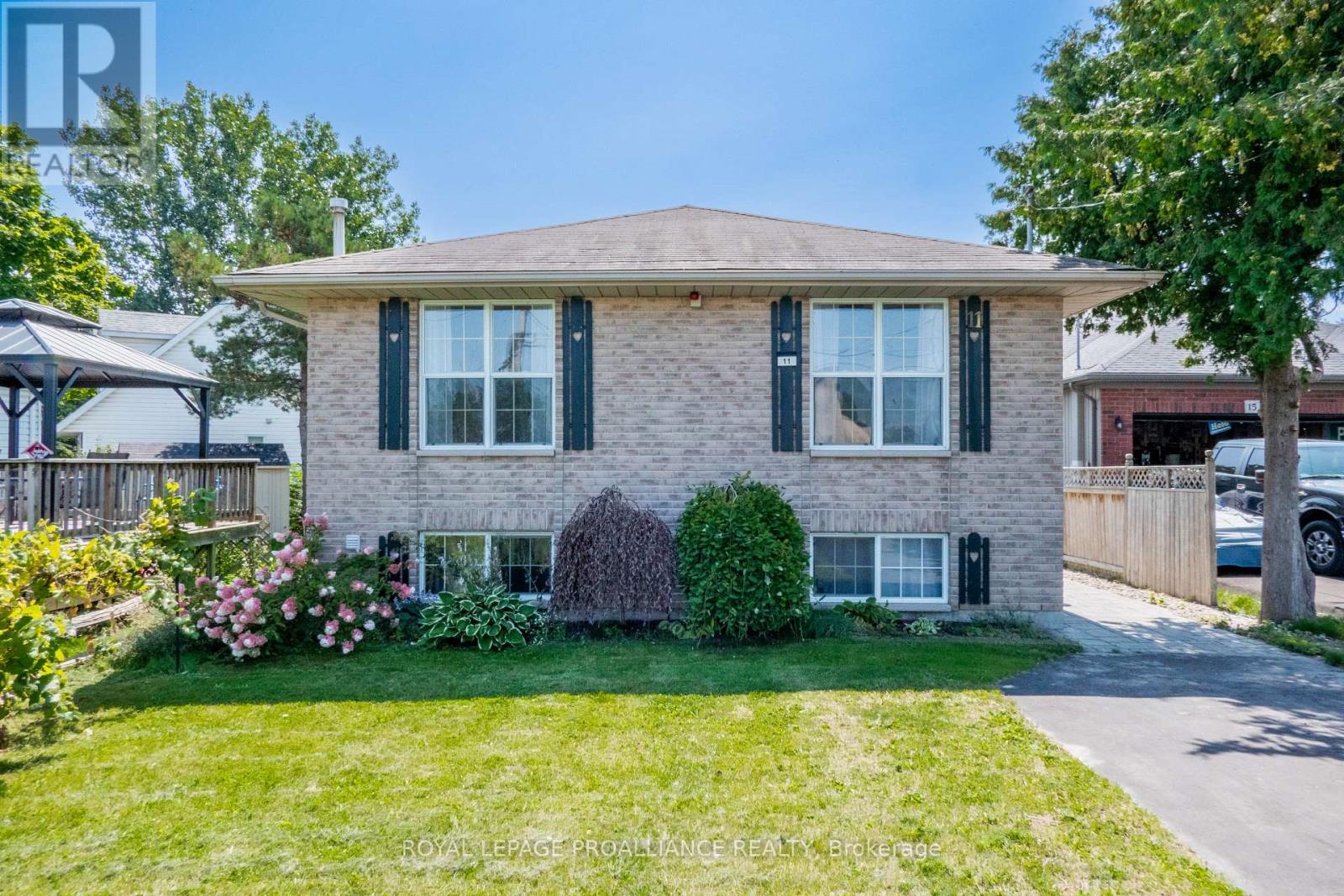 11 Carrying Place Rd, Quinte West, ON K8V 5P6