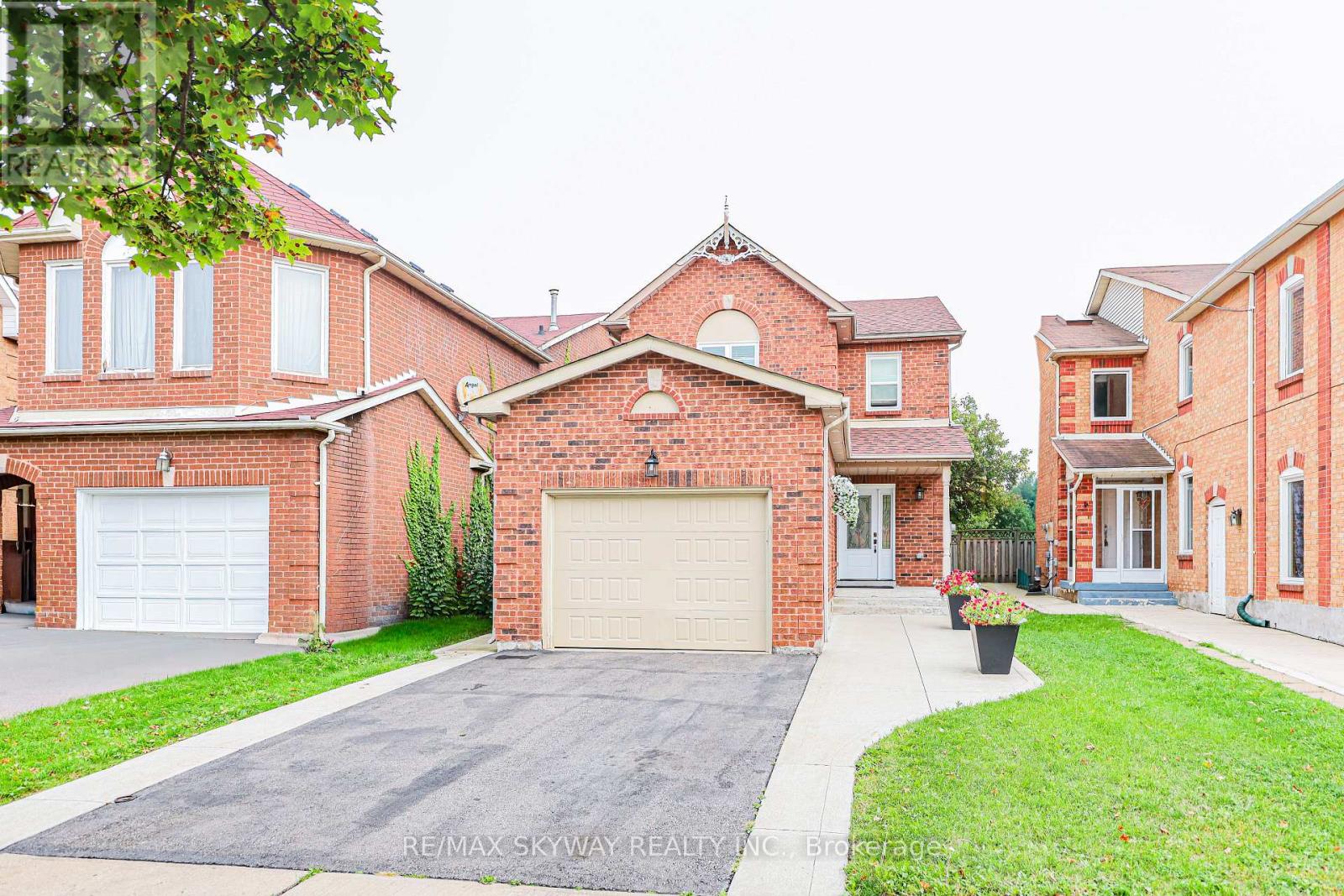 118 Leeward Dr, Brampton, ON L6S 5V9