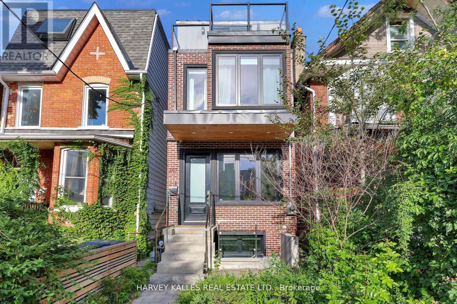 257 Borden St, Toronto, ON M5S 2N5