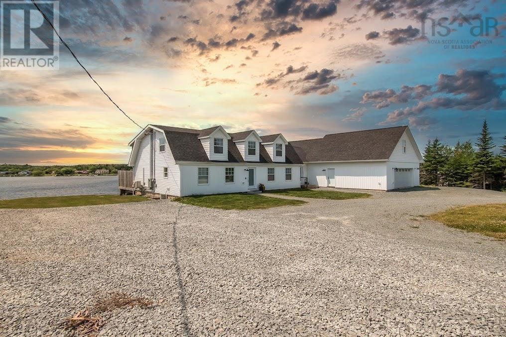 103 Capri Dr, West Porters Lake, NS B3E 1L6
