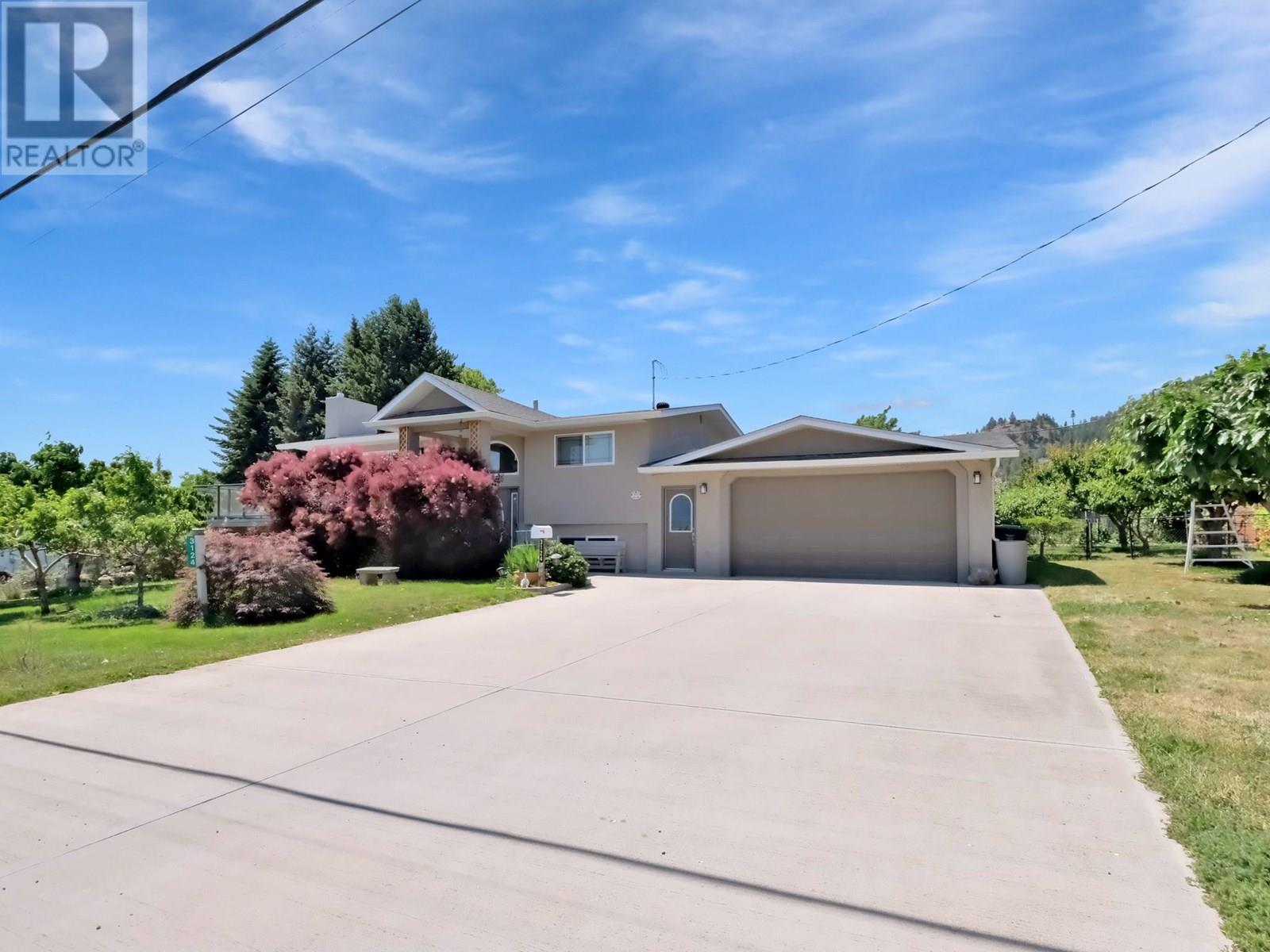 3124 Cox Rd, West Kelowna, BC V1Z 2B4