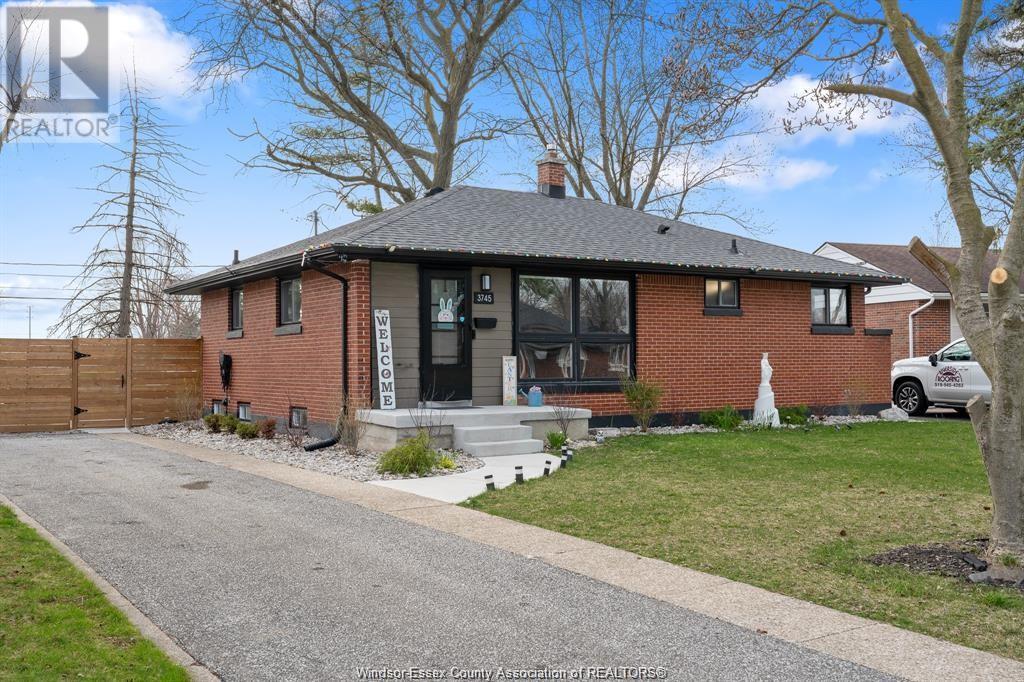 3745 Mckay Ave, Windsor, ON N9E 2S3