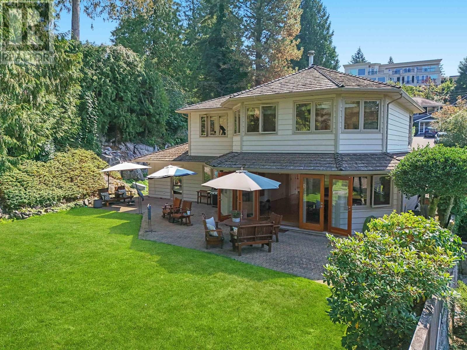 5475 Greenleaf Rd, West Vancouver, BC V7W 1N5