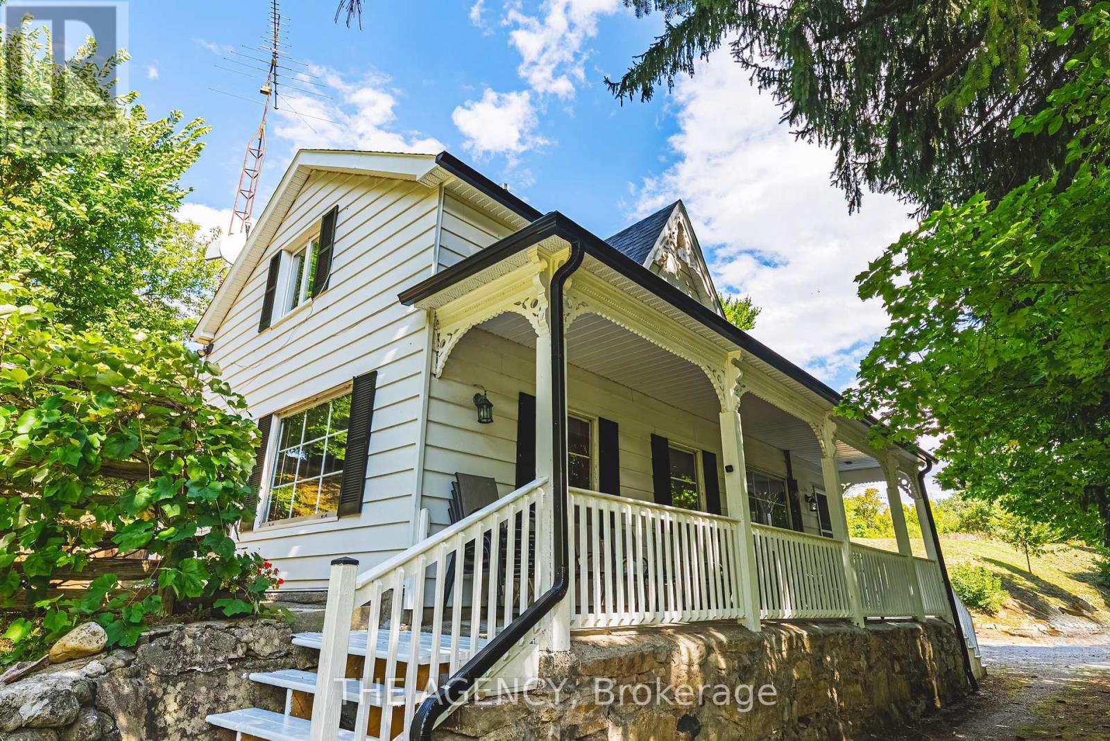 327 Campbell Ave E, Milton Campbellville, ON L0P 1B0