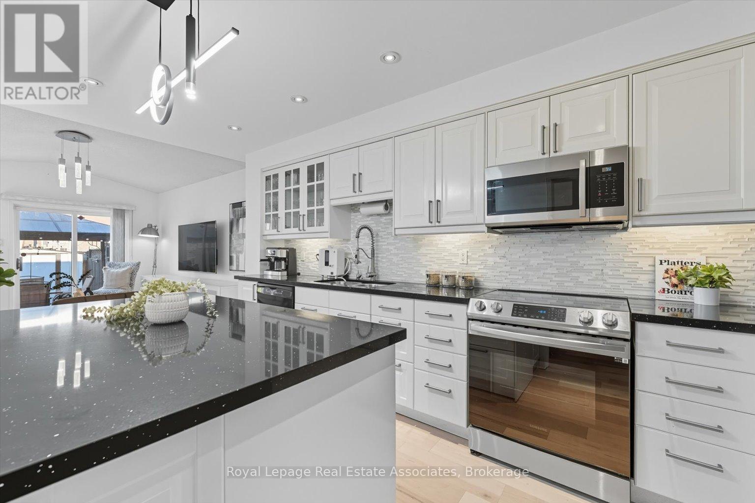 443 Stonetree Ct, Mississauga, ON L5B 4H3