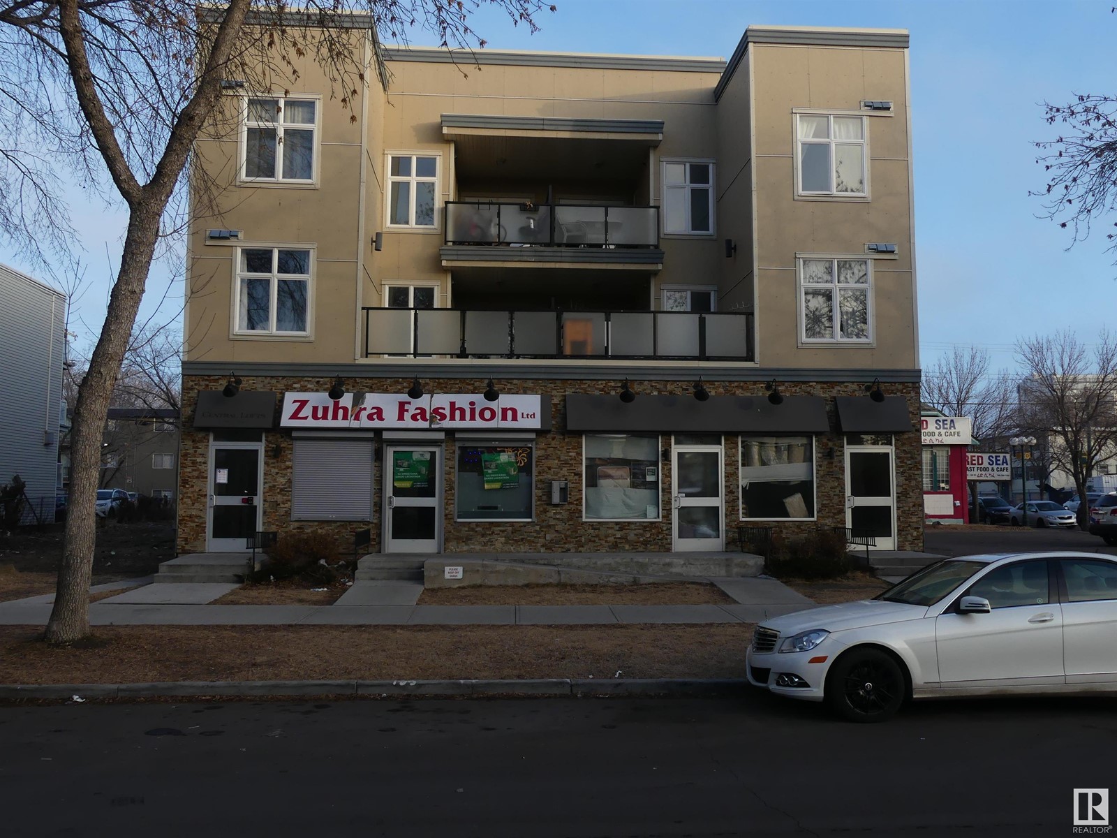 103 St Nw Unit 10707 NW #10707, Edmonton, AB T5H 2V7