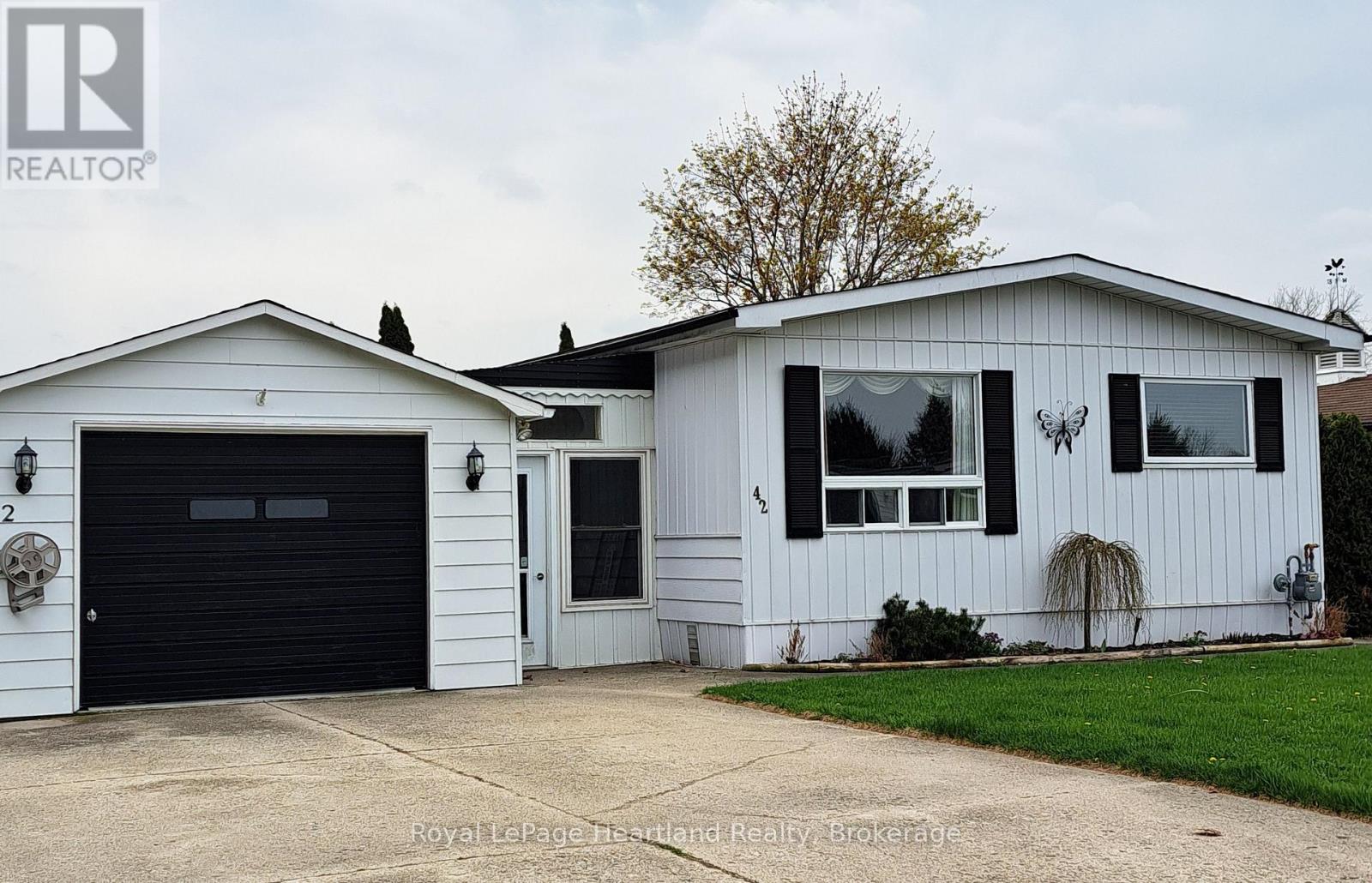 42 Stewart St, Strathroy-caradoc Se, ON N7G 3K8