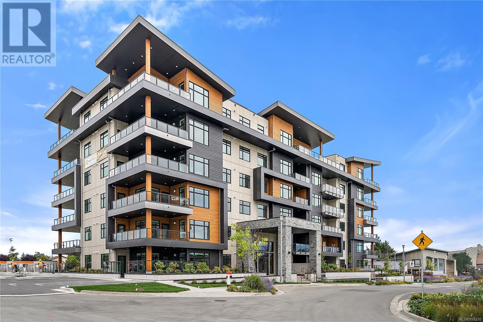 2520 Hackett Cres Unit 101 Cres, Central Saanich, BC V8M 0B9