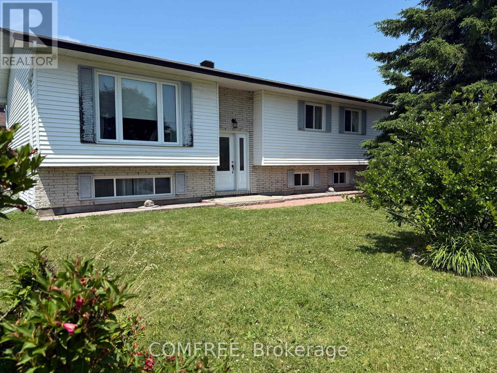 64 Menard St, Russell, ON K0A 1W1
