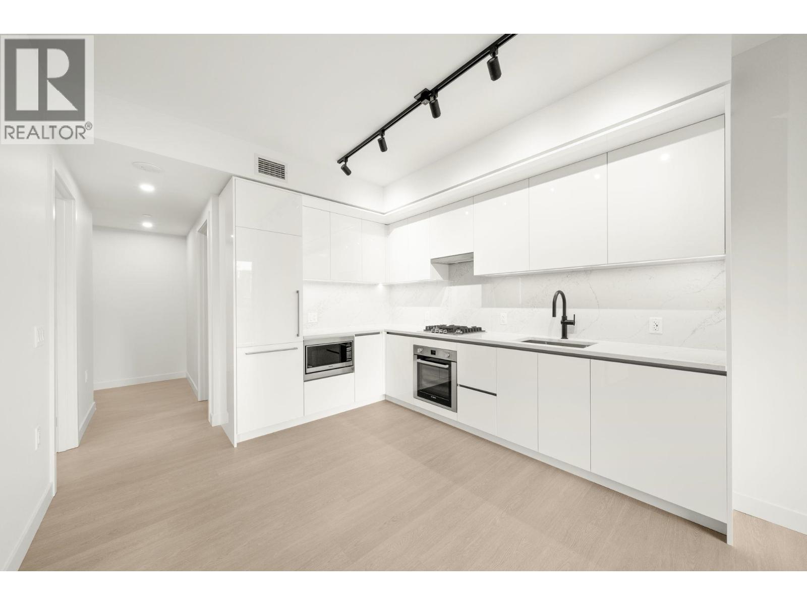 5987 Wilson Avenue Unit 201, Burnaby, BC V5H 2R3