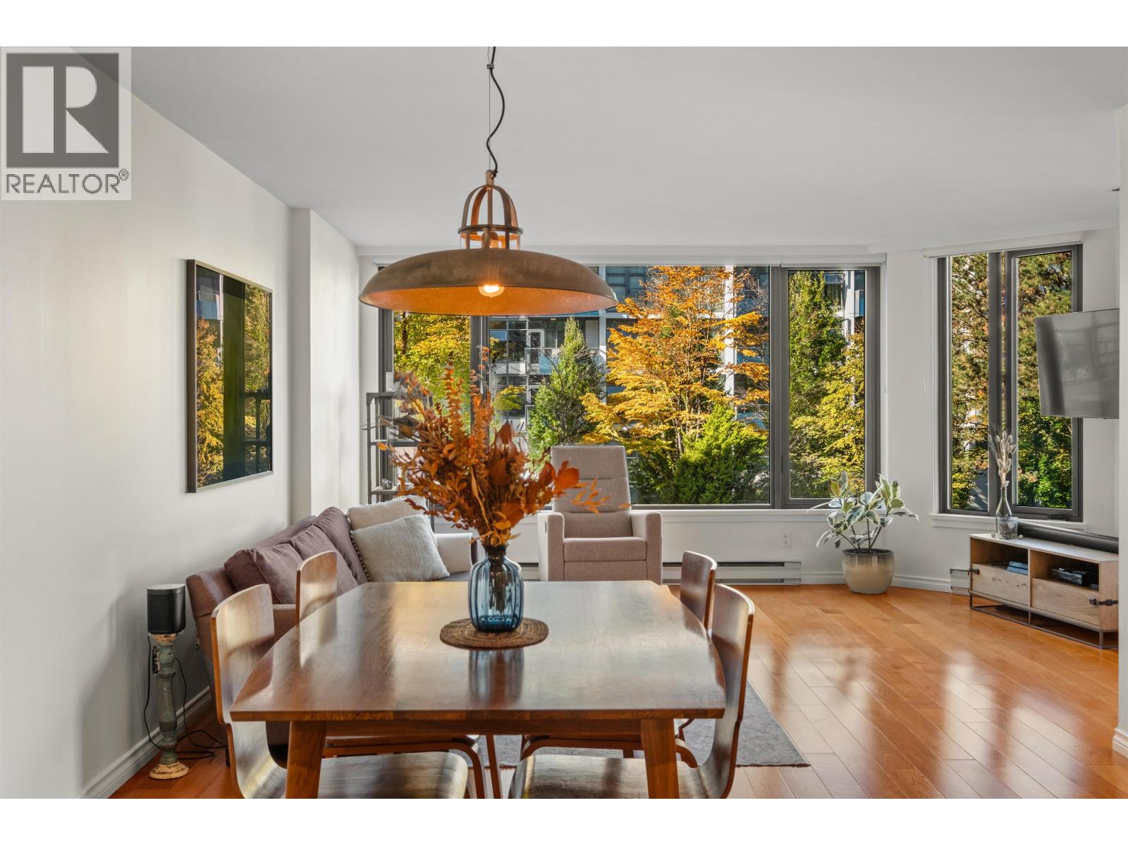 2201 Pine Street Unit 301, Vancouver, BC V6J 5E7
