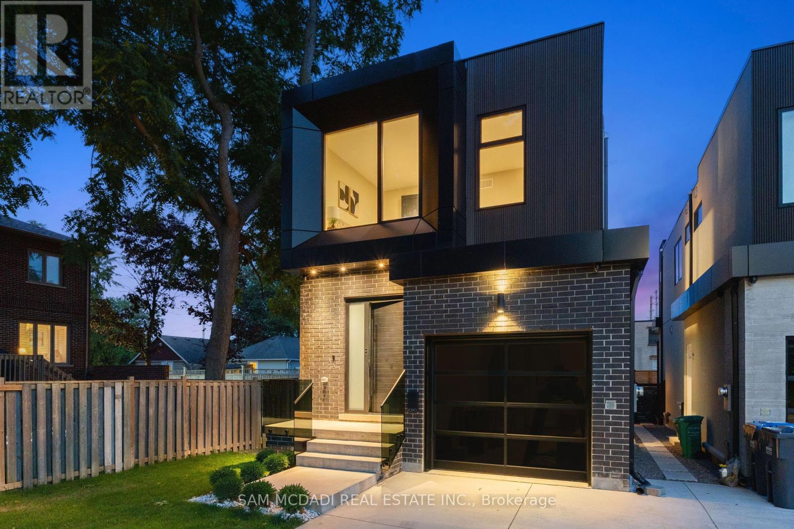 1090 Ella Ave, Mississauga, ON L5E 1H5