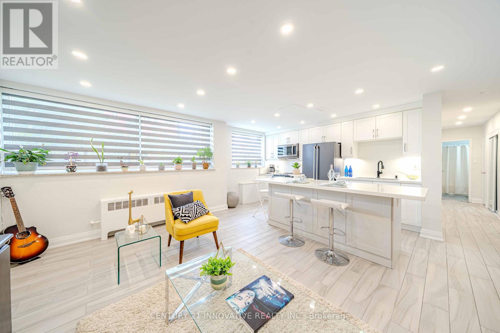 101 219 Wilson Ave, Toronto, ON M5M 3B2