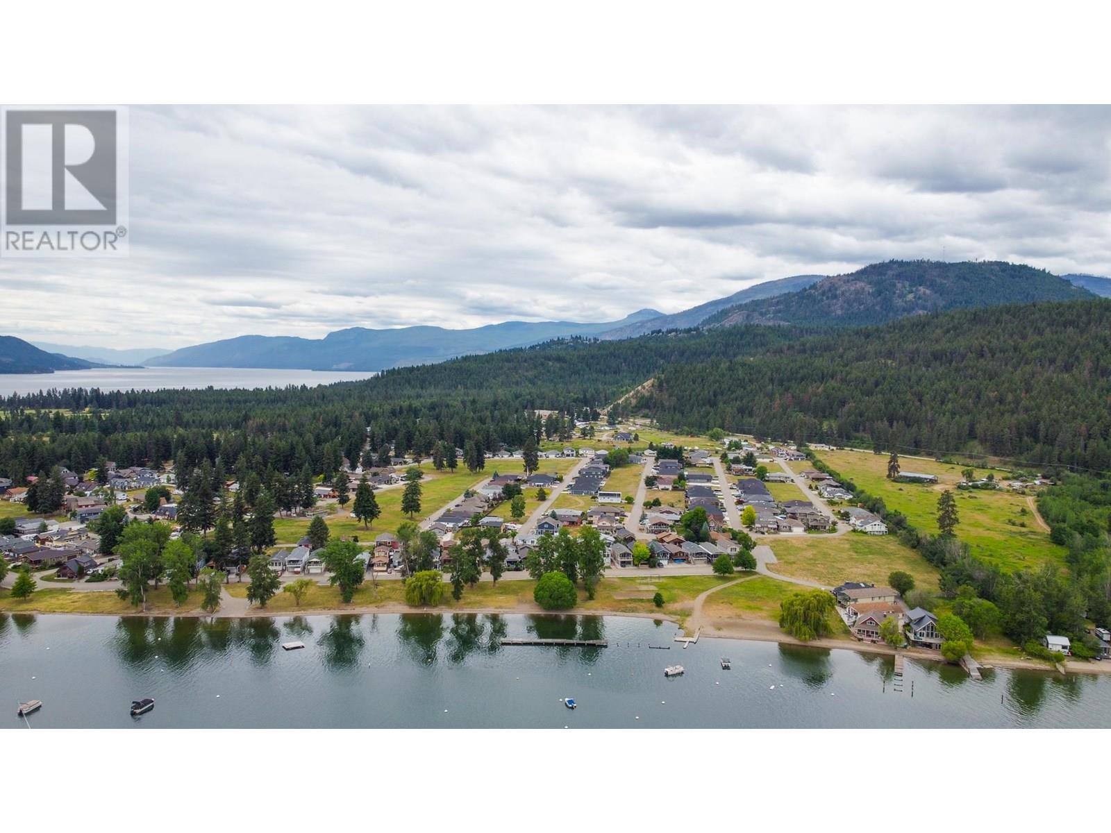 15 Lakeshore Dr, Vernon, BC V1H 2A1