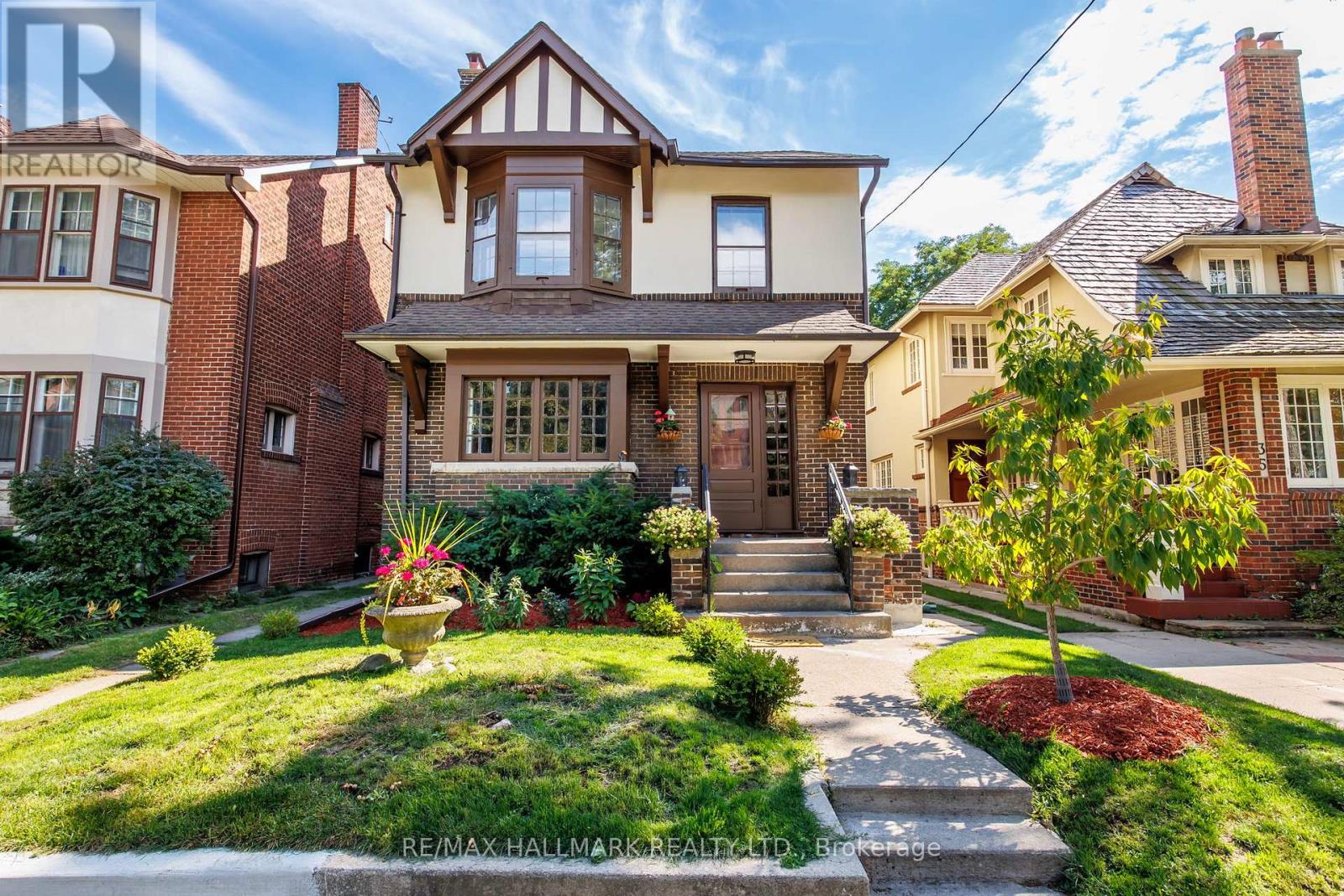 33 Austin Ter, Toronto, ON M5R 1Y2