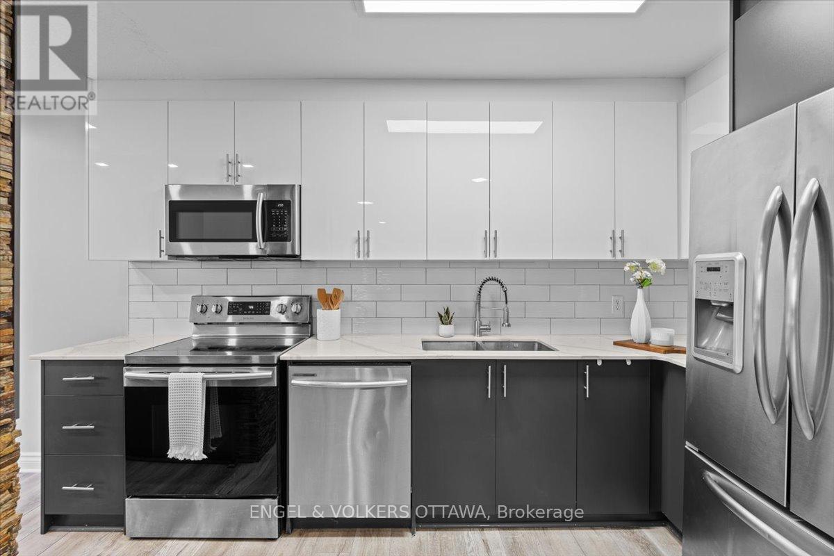 610 2020 Jasmine Cres, Ottawa, ON K1J 8K5