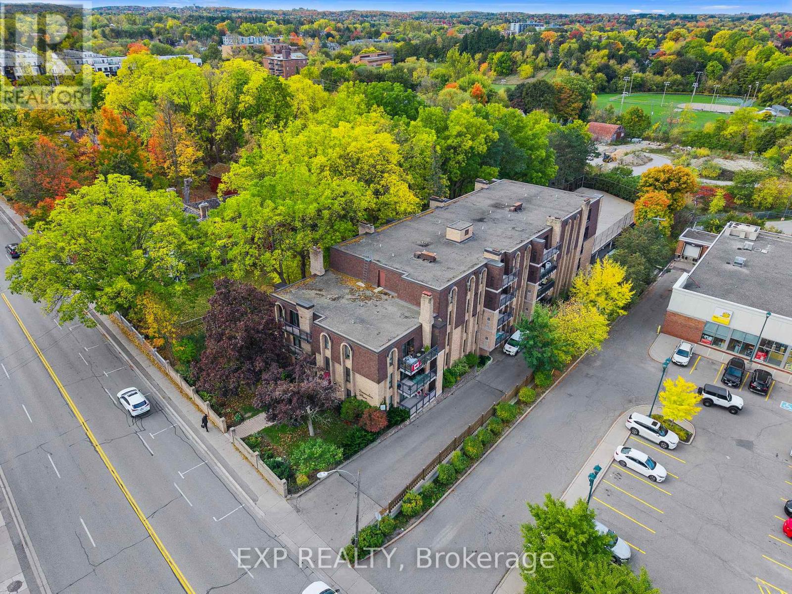 203 15390 Yonge St, Aurora, ON L4G 1N8