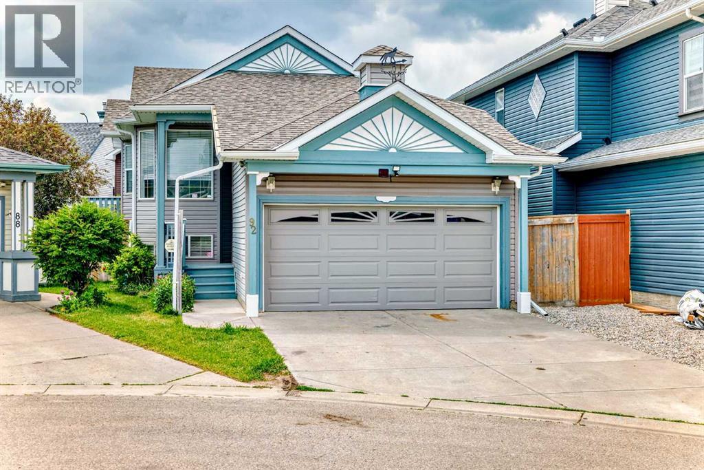 92 Marthas Haven Gdns NE, Calgary, AB T3J 3W1