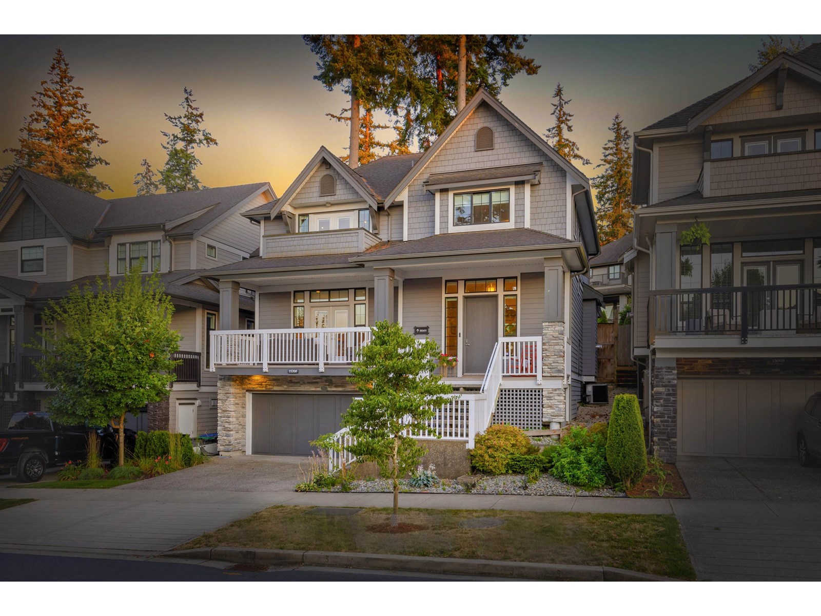 15708 Mountain View Dr, Surrey, BC V3Z 0C6