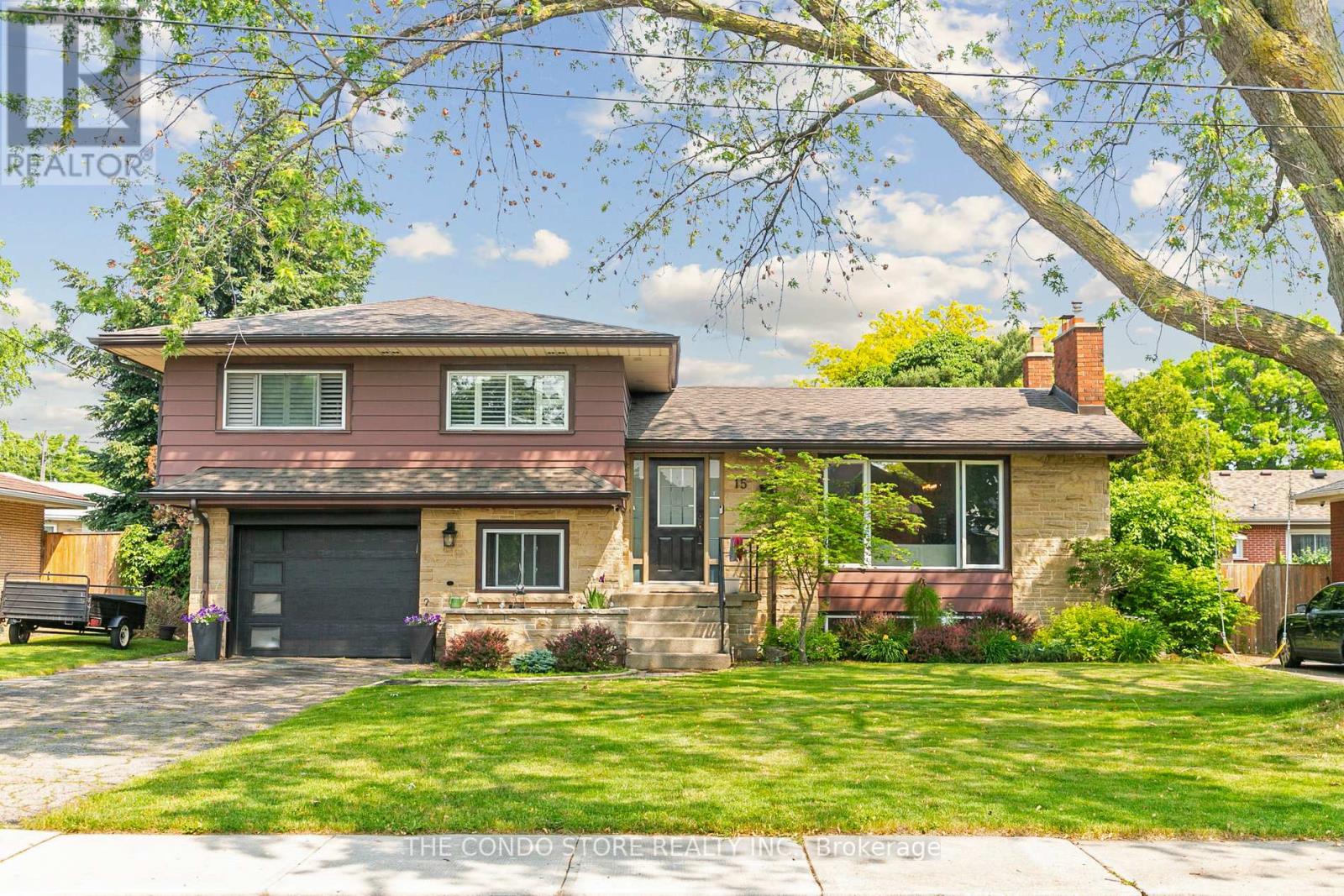 15 Old Orchard Dr, Hamilton, ON L8E 1E9