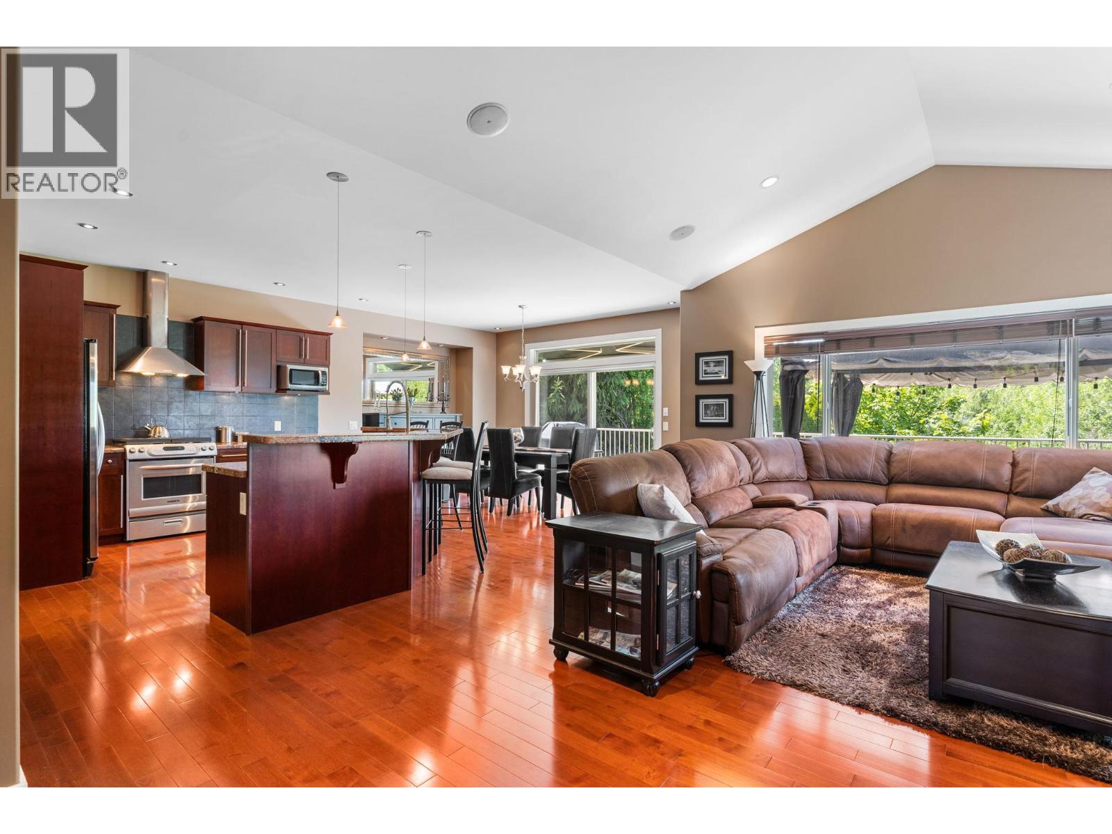 5200 Cobble Ct, Kelowna, BC V1W 4Y8