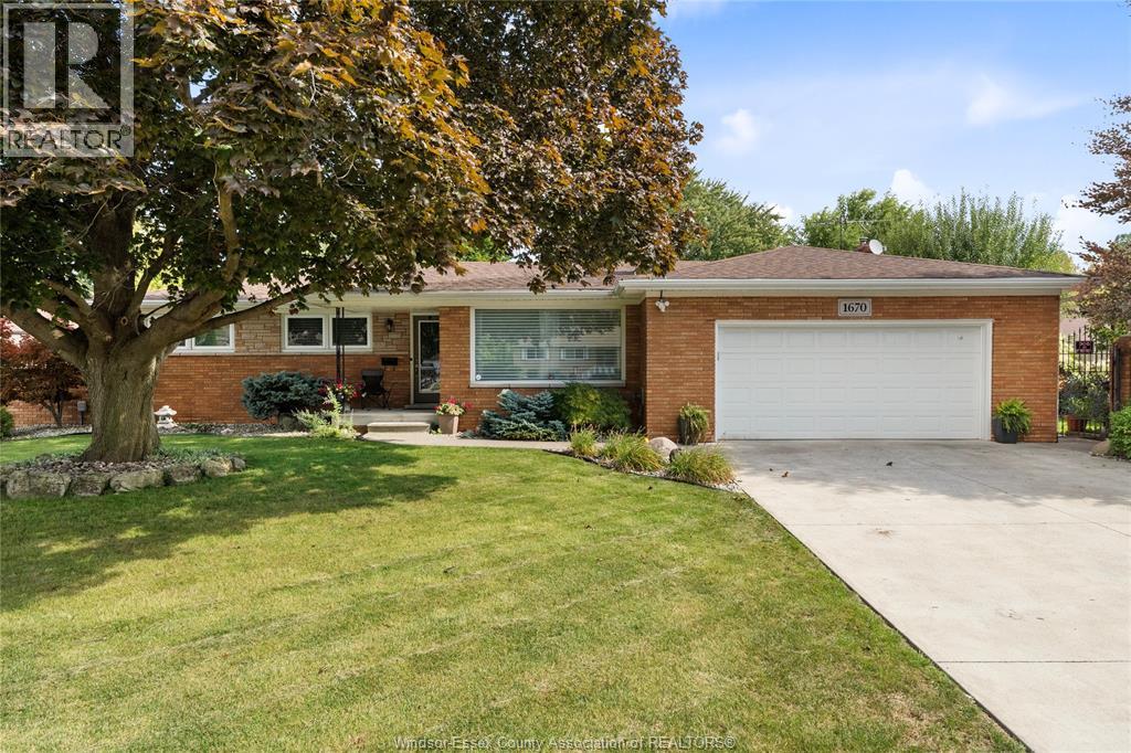 1670 Campbell, Windsor, ON N9B 2K6