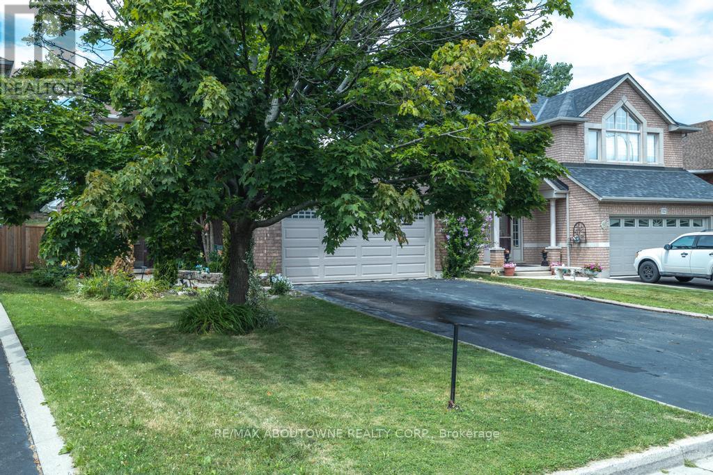 14 Sable Dr, Hamilton, ON L9K 1K9