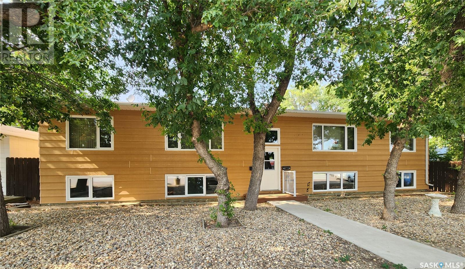 320 Main St, Radville, SK S0C 2G0 MLS SK942324 Houseful