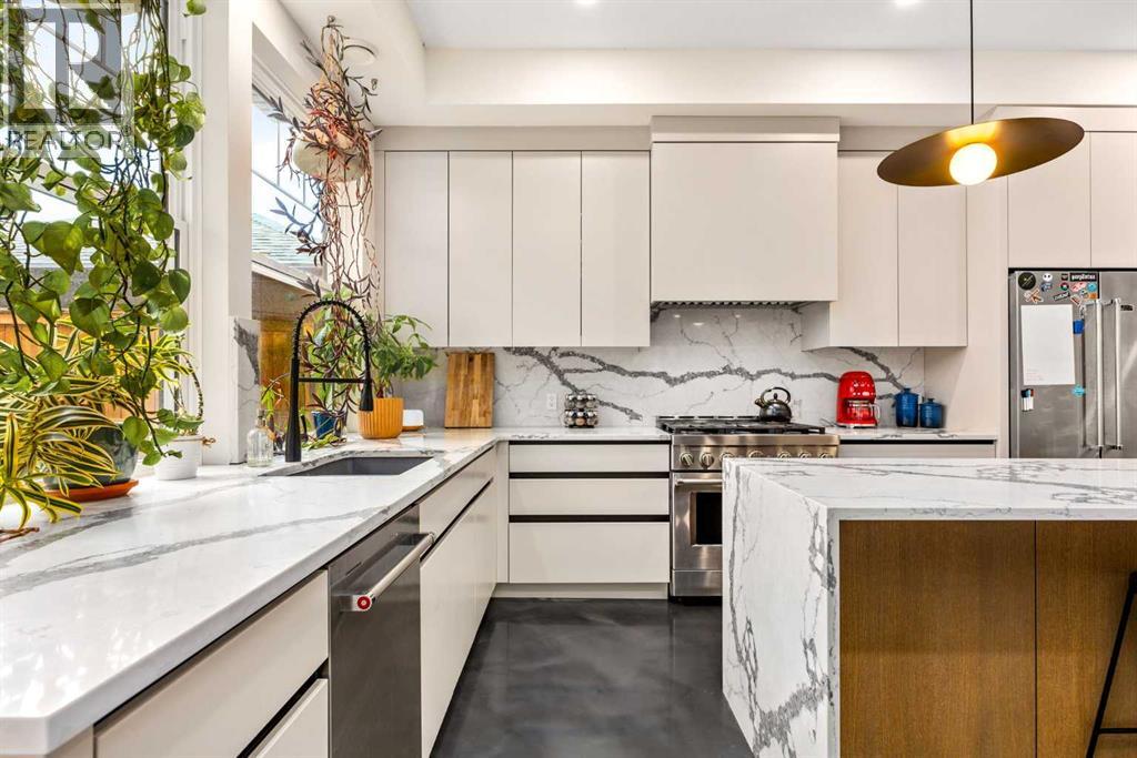 1129 Maggie St SE, Calgary, AB T2G 4L8