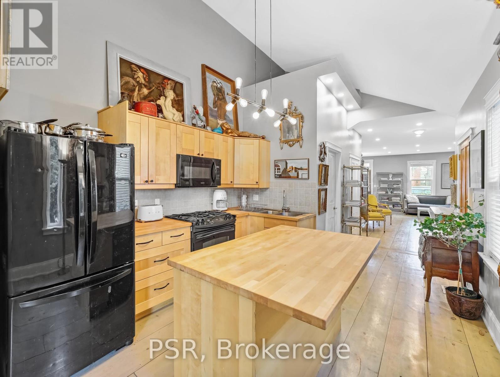 80 Ferrie St W, Hamilton, ON L8L 1C9