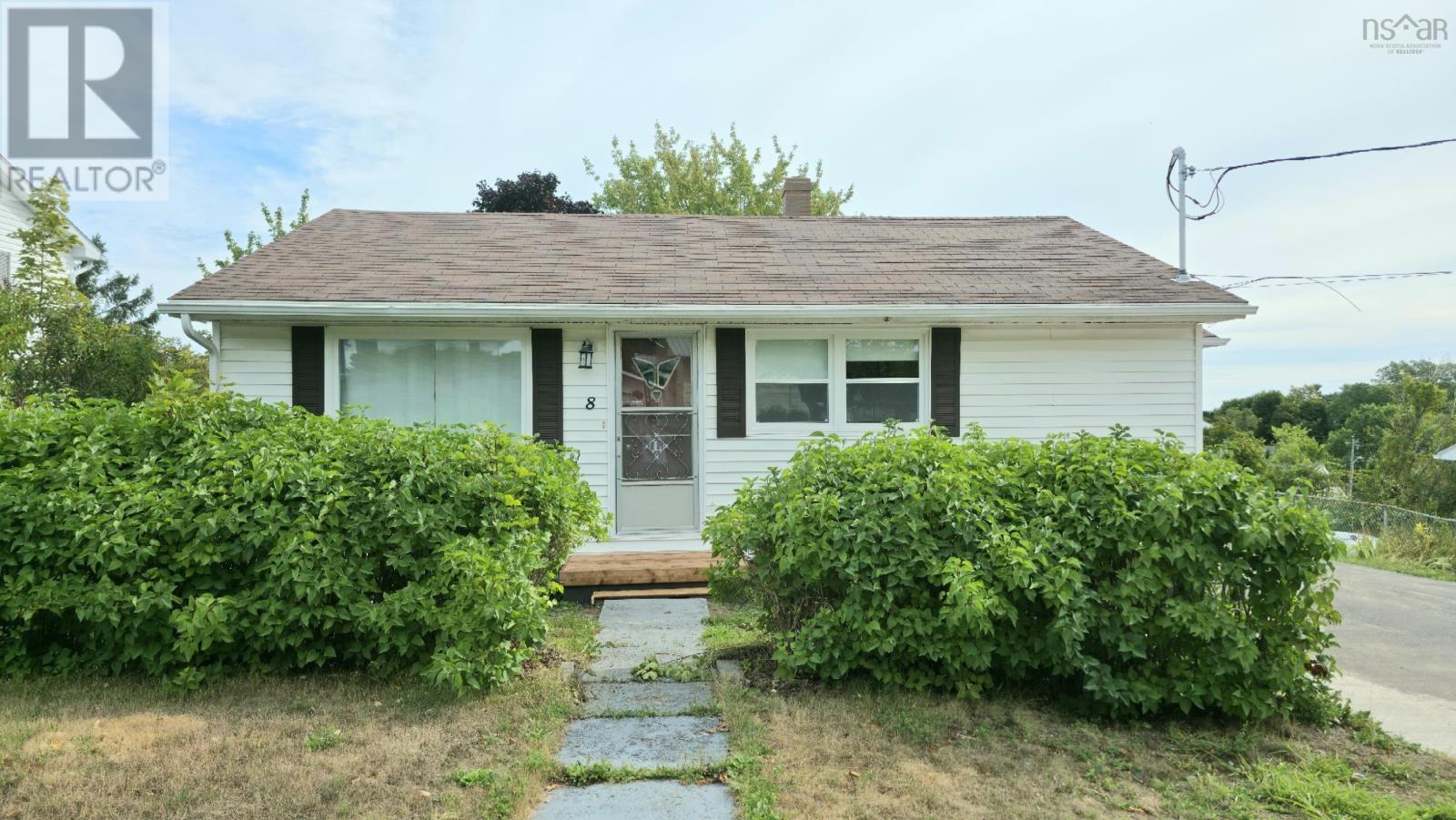 8 Hillside Dr, Antigonish, NS B2G 1H4