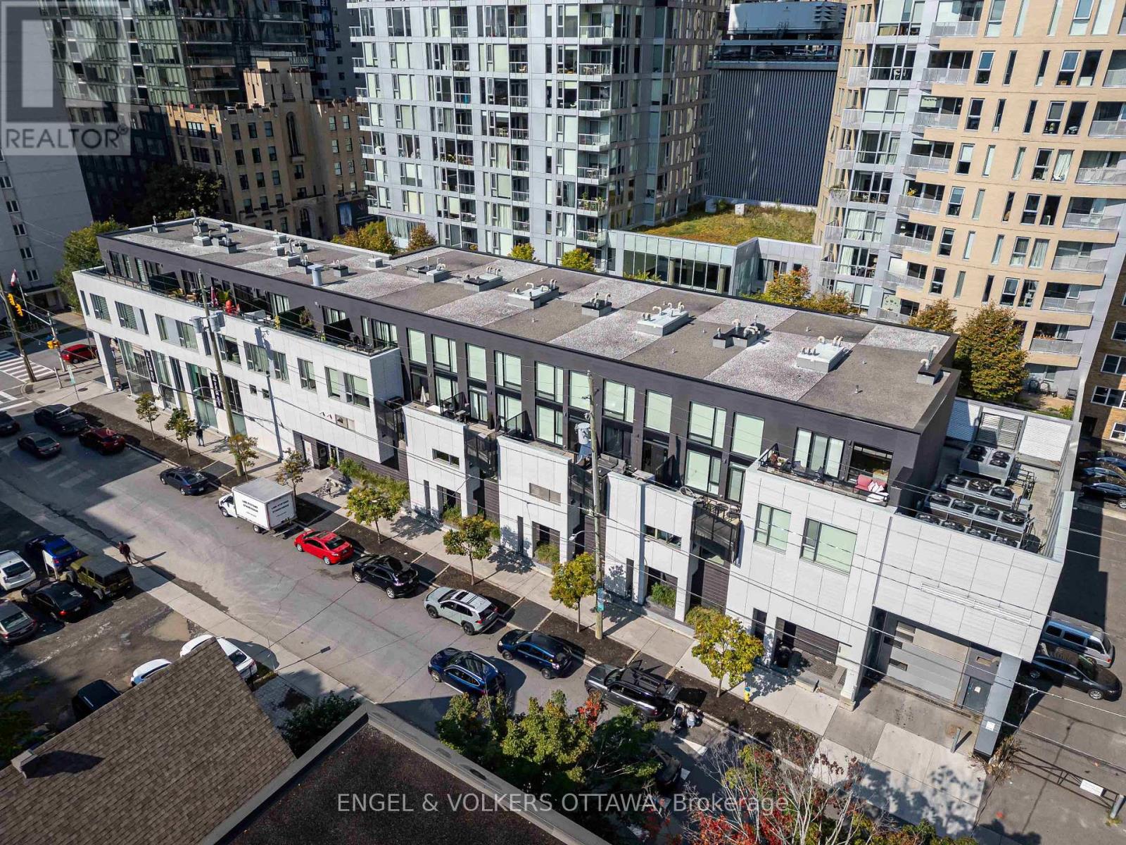 202 197 Lisgar St, Ottawa, ON K2P 0C3