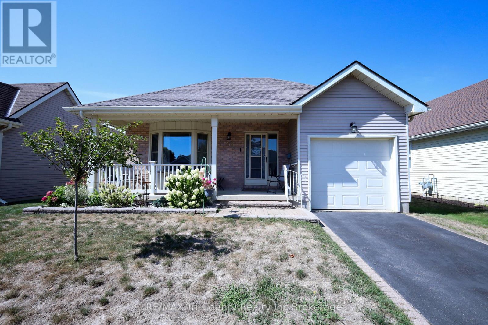 20 Edwin Cres, Tillsonburg, ON N4G 5H3