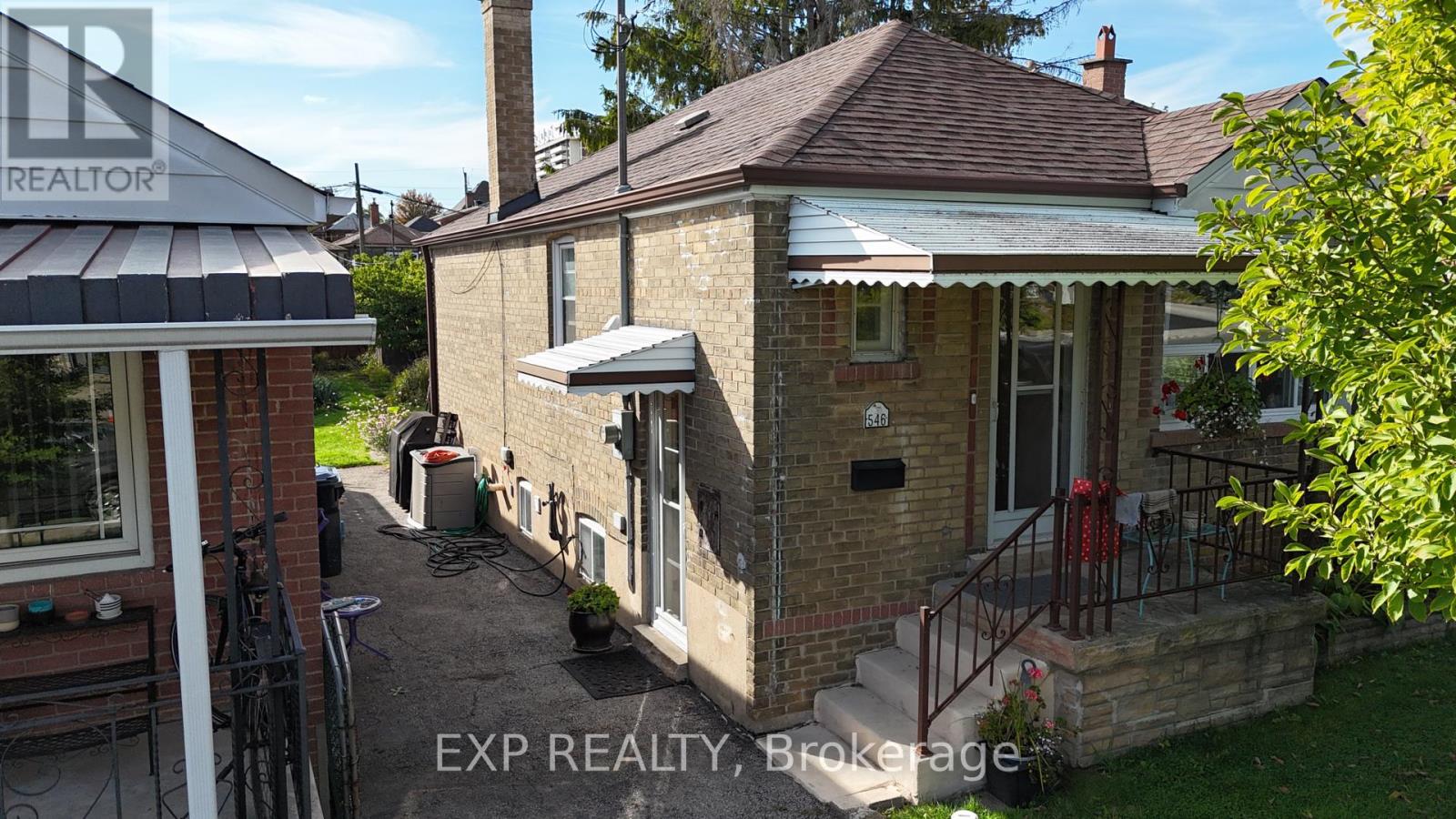 546 Mc Roberts Ave N, Toronto, ON M6E 4R6