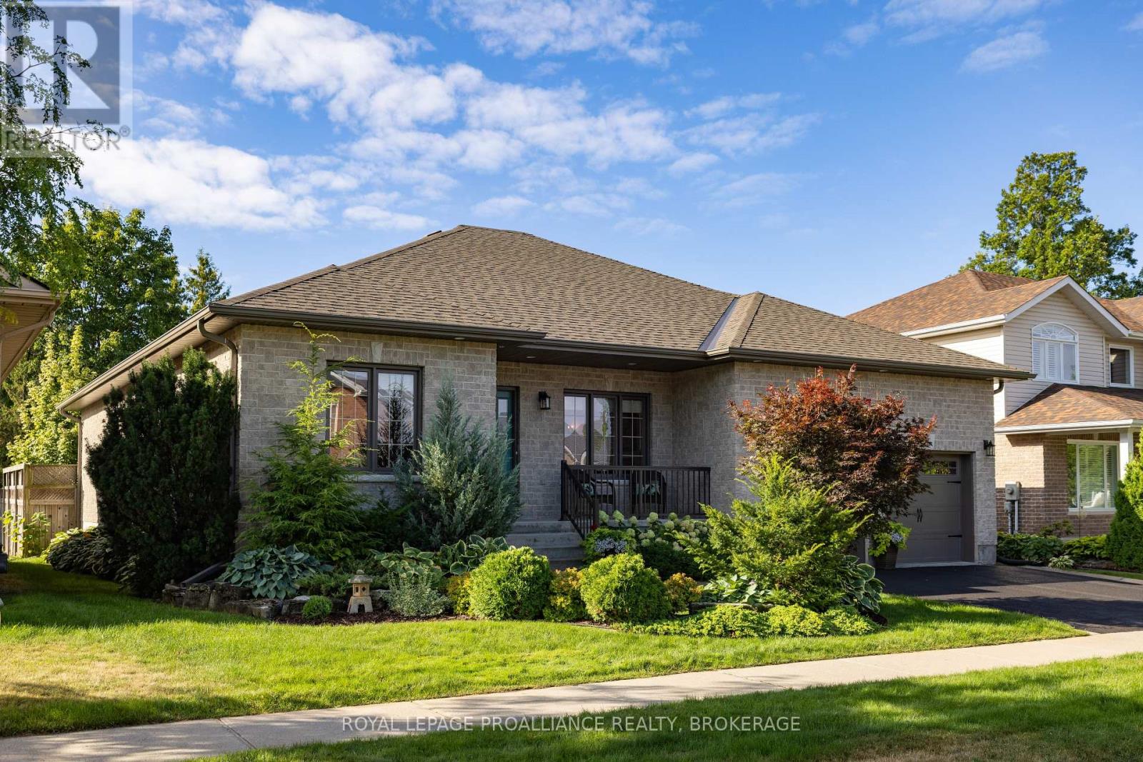 387 Honeywood Ave, Kingston, ON K7K 7L3