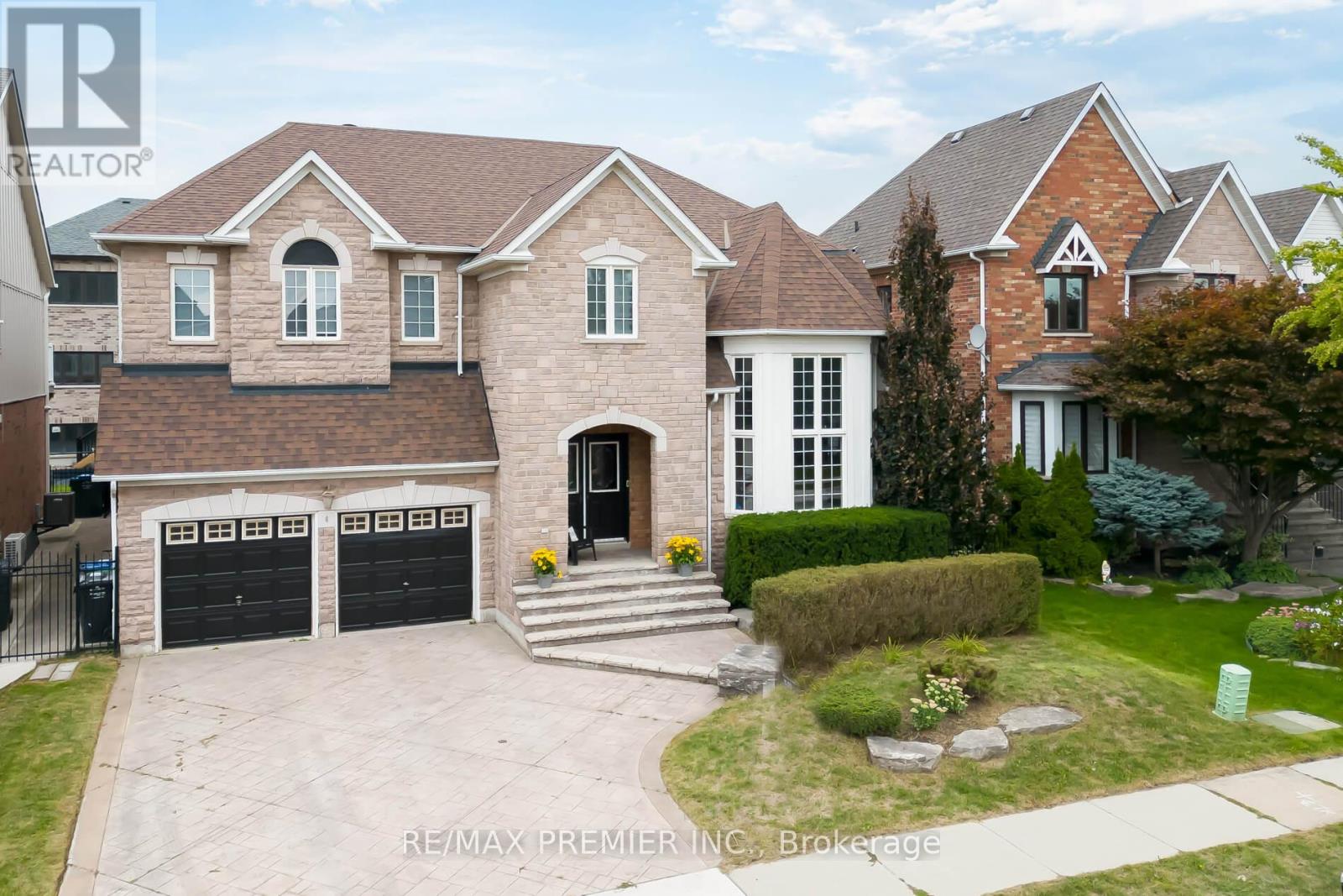 6 Donwoods Ct, Brampton, ON L6P 1C5