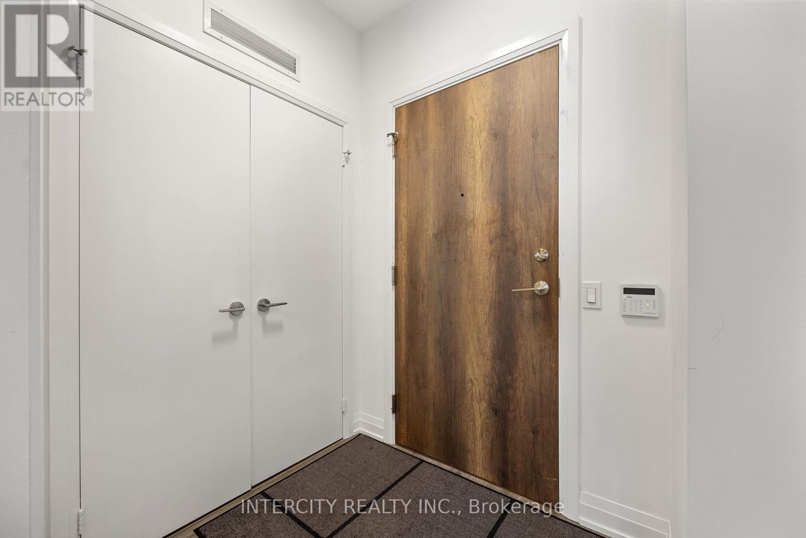 2605 251 Manitoba St, Toronto, ON M8Y 0C7