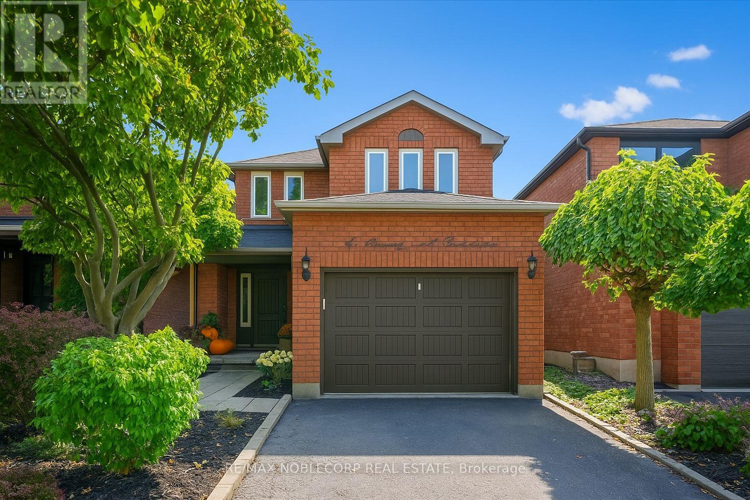 31 Mountfield Cres, Vaughan, ON L4J 7E9